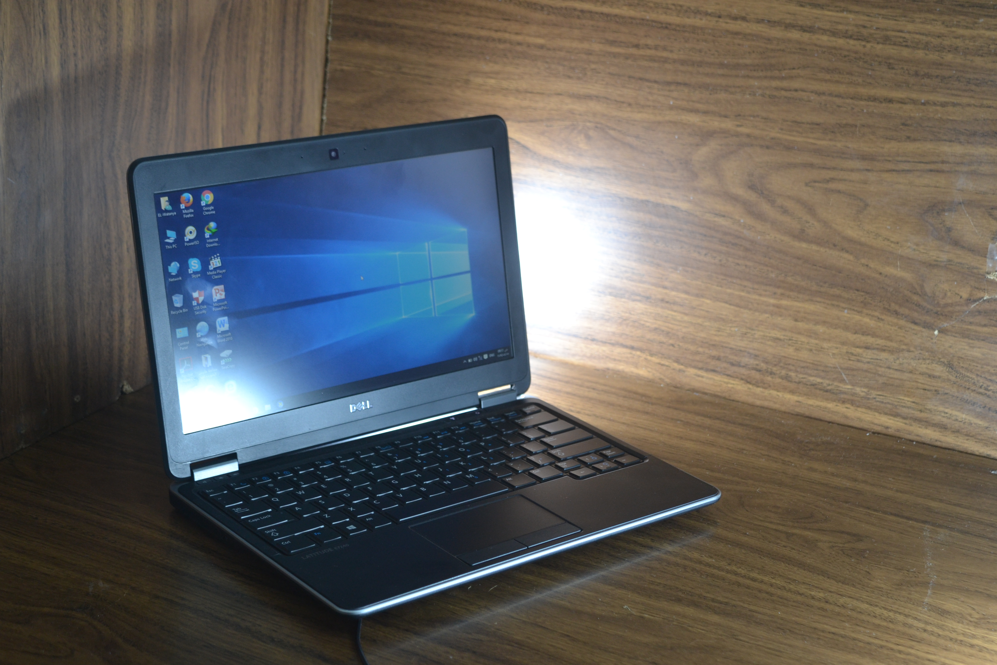 Latitude E7240